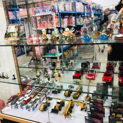 -逝水玩具折扣店