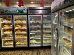 面包甜点陈列柜-拈签一笑黄牛肉辣卤串串