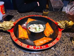 菌汤鸳鸯锅-椒香城门口重庆老火锅(宝安固戍店)