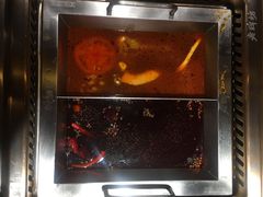 -吴氏老牌坊云南鱼豆花火锅店(通江街店)