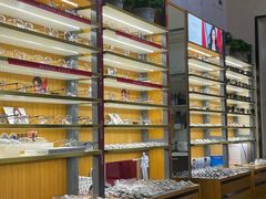 -优医视平价眼镜蔡司依视路折扣工厂店(十里堡店)