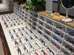 -MiRi眼镜连锁·蔡司·尼康控优点合作店(莘庄店)