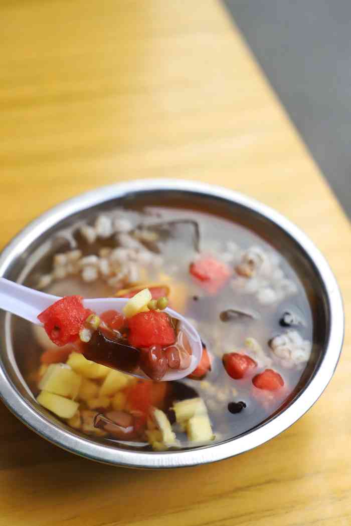 黄记漳州四果汤(九中店)-"1.地址:湖滨中学旁(面对校门右拐第一个.