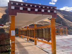 -比如骷髅墙景区