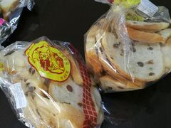 葡萄干面包边角切片-来噻布布 Lets BUBU
