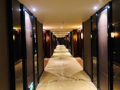 包房-武汉光谷广场杨家湾地铁站怡程酒店