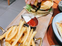 双蛋指椒牛肉汉堡-魏斯理汉堡(西安沣东吾悦店)