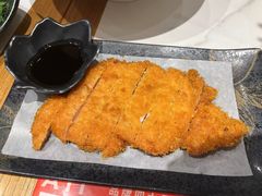 馋嘴炸猪排-馋三尺蟹粉小笼(人民广场店)