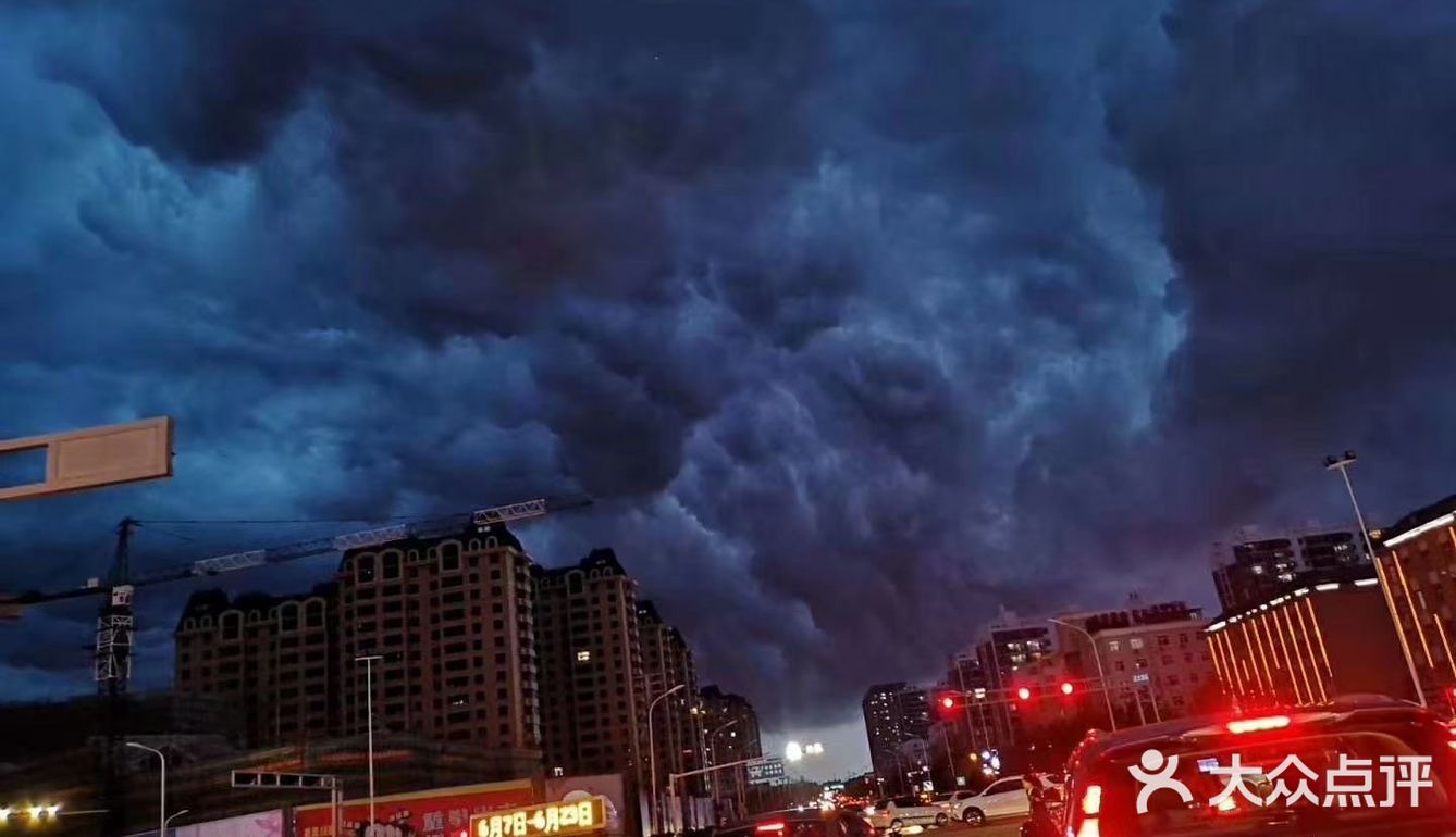 又是雷雨交加的一天