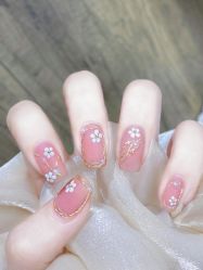 -猪猪女孩日式美睫美甲