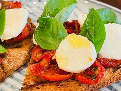 水牛芝士配番茄威尼斯小吃-IL TEATRO 精品意大利餐厅