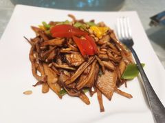 野山松仁炒什菌-名轩·中餐厅(南京玄武湖假日酒店)