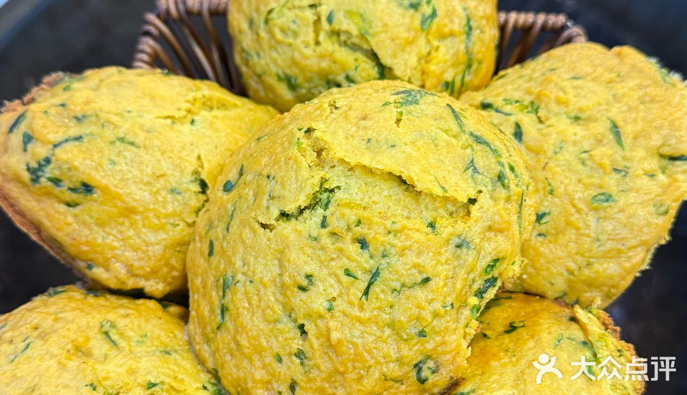 在青岛吃大锅蒸汽海鲜还得是他家 已开二十多年