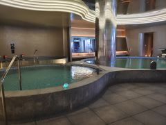 -涨巢·潮玩水疗局