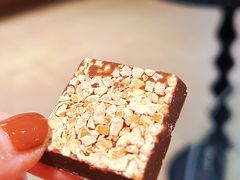 -阿三休闲食品(宝塔路店)