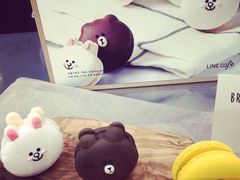 -LINE FRIENDS Garosu-gil Flagship Store