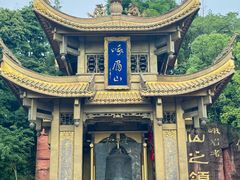 -峨眉山报国寺