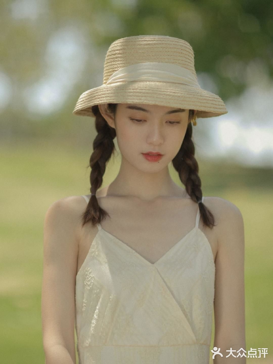 电影《情人》的女主角既视感