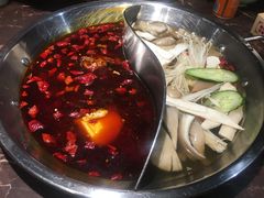 菌香鸳鸯锅-晓宇重庆火锅(赛格国际购物中心店)