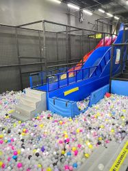 -零重力蹦床空间·滑梯·海洋球·团建(奥特莱斯店)