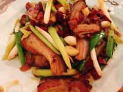 青蒜炒湘西腊肉-T館·花园艺术餐厅