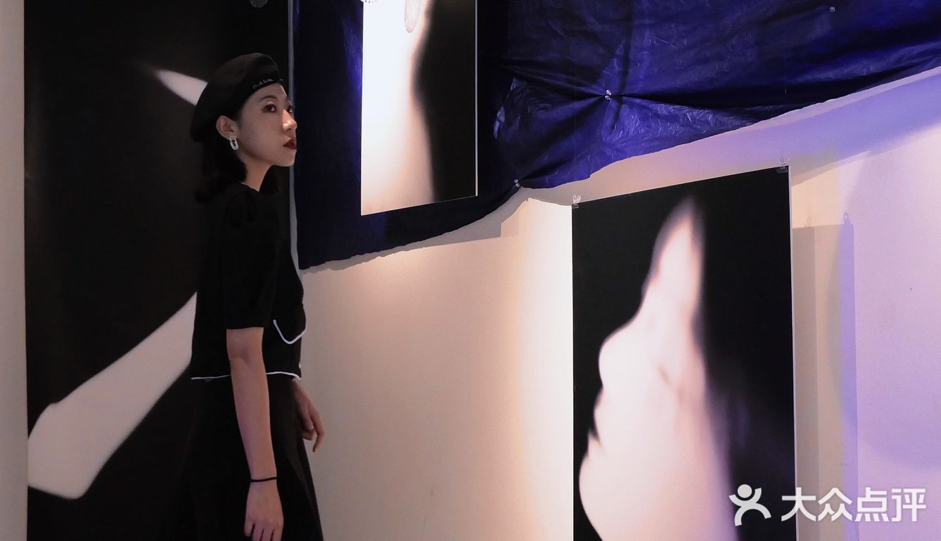 成都0元看展｜雨落成海🌊沉浸式克莱因蓝摄影展