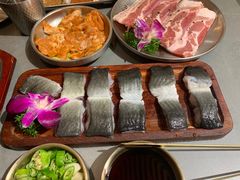 -围炉肉舍•炭烤活鳗•丹东海鲜烤肉(步行街店)