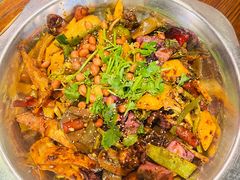 -愉肴麻辣香锅(中山路店)