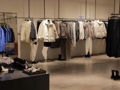 -URBAN REVIVO(七宝领展广场店)