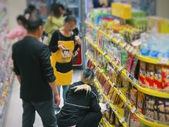 -咻啵翔翔零食基地(万达广场店)