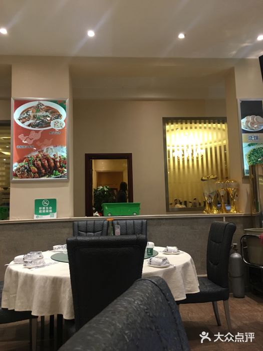 巢香扣肉馆大堂图片
