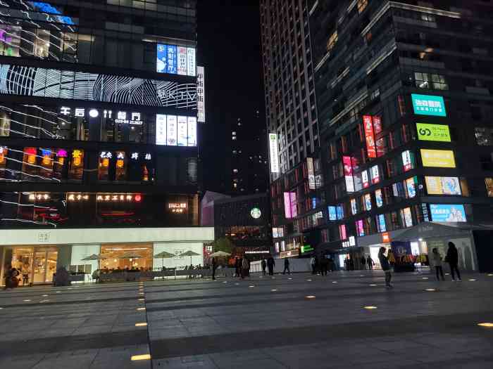 京馆涮(高新大都荟店)-"新开的店,感觉服务员很多是生手,环境还是.