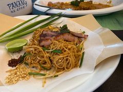 泰式炒金边粉配猪颈肉-帕蓝·暹罗料理(大学路店)
