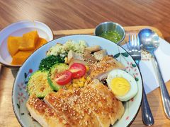 -POKEE VIA&Brunch·维娅(重庆来福士店)