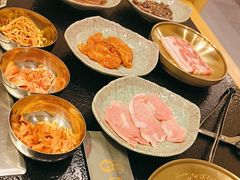 -臻牛烤肉