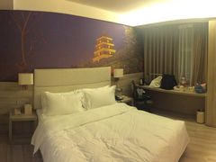 -西安大雁塔科技大学地铁站亚朵酒店