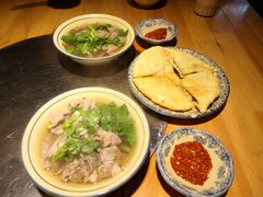 -大众跷脚牛肉馆·非遗传承单位(峨眉山店)