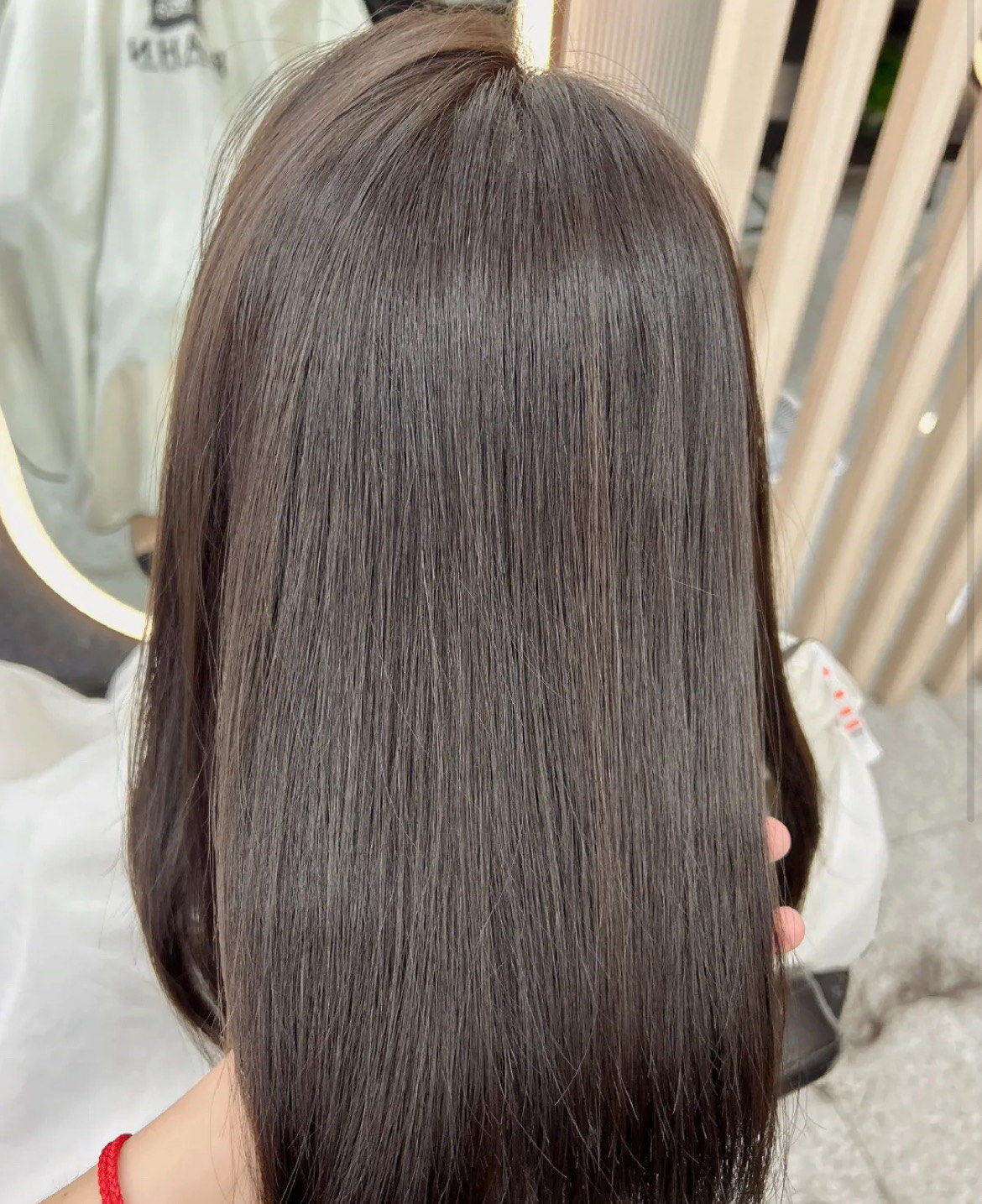 显白高级冷棕色最显白高级黑茶色
不挑皮的冷茶色|过时的发色就别在