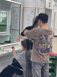 -镁连社·美联社