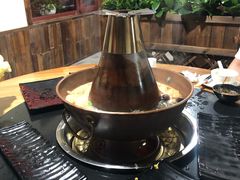 -果松木炭酸菜铜火锅·外婆参鸡汤