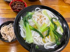 -丽虹云南过桥米线(兴工街店)