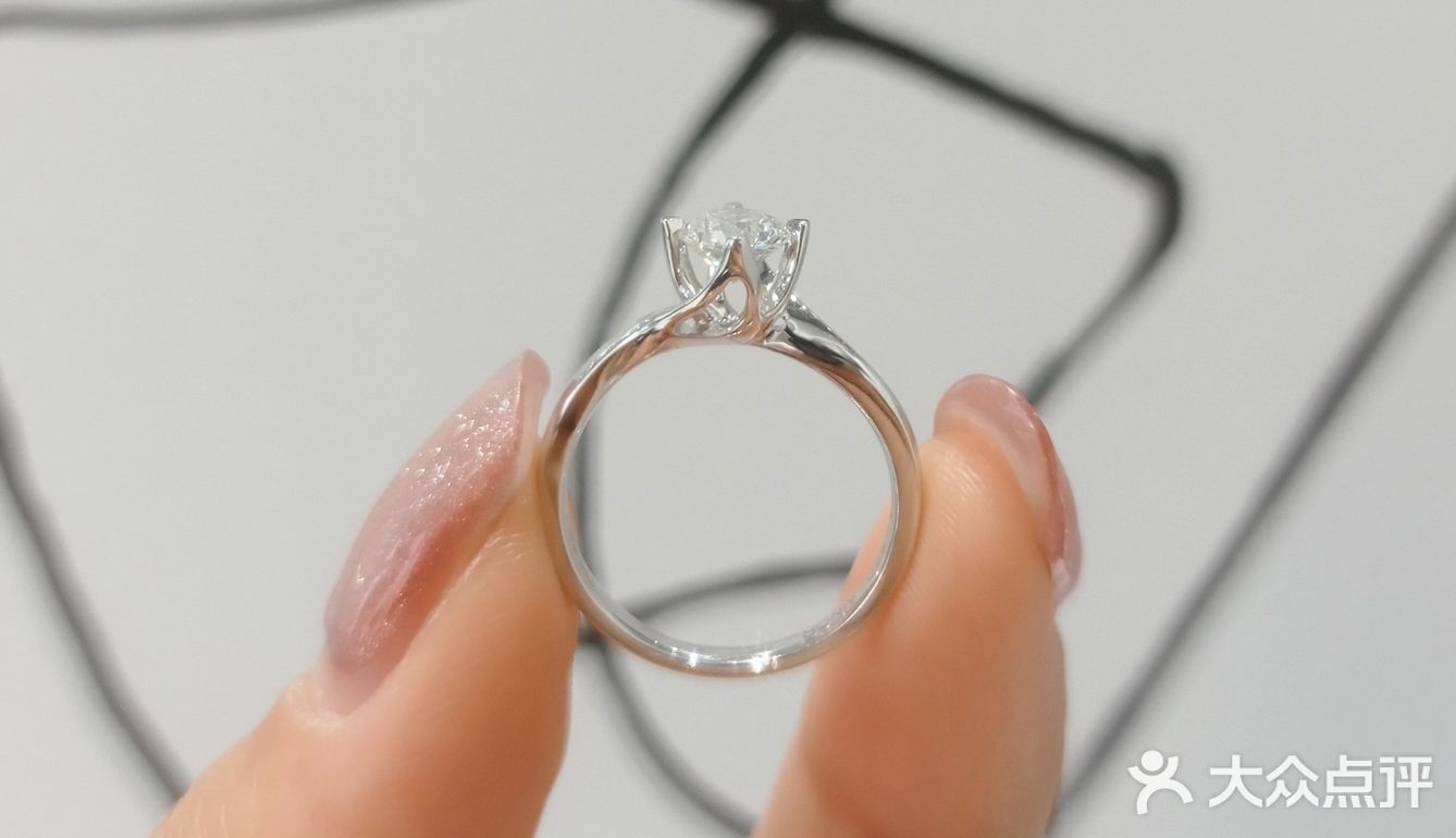 小肉手的福音来啦！分享一枚四爪婚戒