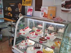面包甜点陈列柜-味多美蛋糕(八大处店)