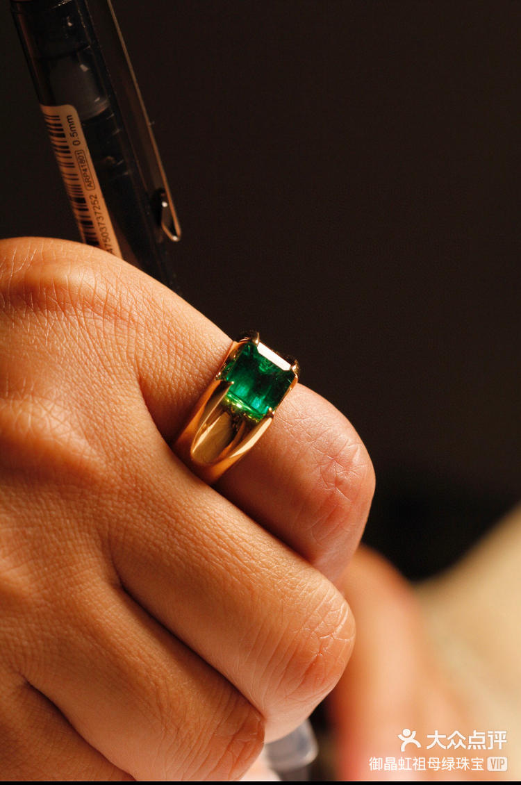 的一面颜色顶级色沃顿绿微油#祖母绿戒指 #高级珠宝#彩色宝石#定制
