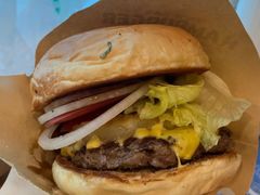 焦糖烤菠萝牛肉汉堡-魏斯理汉堡(西安沣东吾悦店)