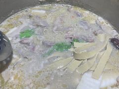 -洪氏嗨捞·广东猪肚鸡·椰子鸡火锅(西咸万象城店)