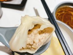 鲜肉小笼包-馋三尺蟹粉小笼(人民广场店)