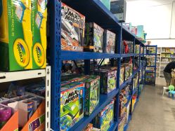 -逝水玩具折扣店