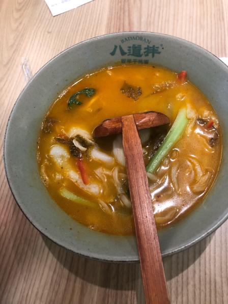 八道拌·百年干挑面(金沙天街店)-"[薄荷]环境:店铺开在金沙天街负二