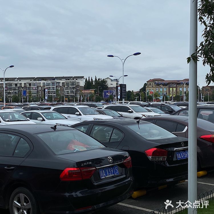 成都 | 佛罗伦萨小镇购物攻略 低价折扣买奢侈品大牌